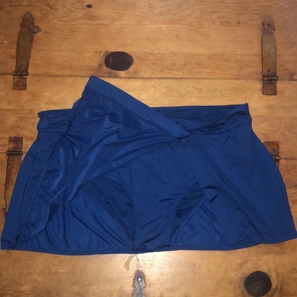Woman’s Liz Claiborne Swim Briefs with Skirt Size 22W - Picture 3 of 3